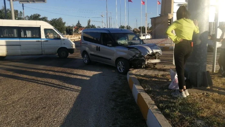 Isparta’da hafif ticari araç ile cip çarpıştı, 1 kişi yaralandı